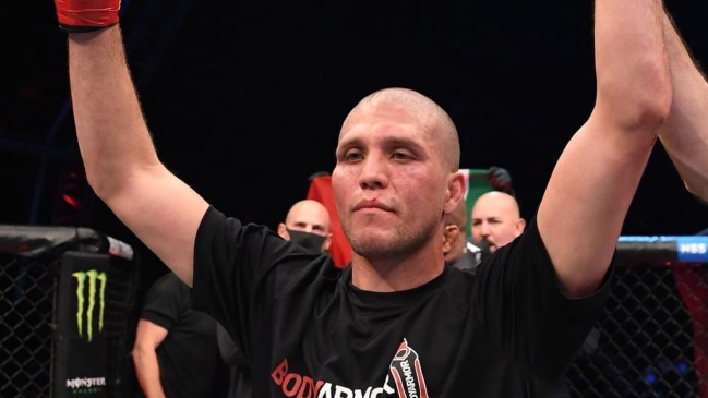 Brian Ortega se impuso a The Korean Zombie en la pelea estelar del UFC Fight Island 6