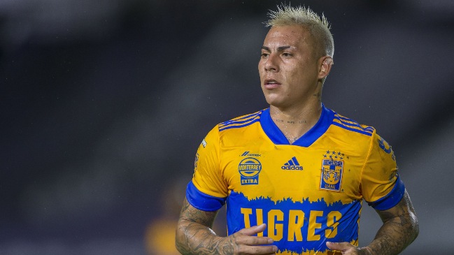 Eduardo Vargas aportó con una asistencia en importante triunfo de Tigres ante Cruz Azul