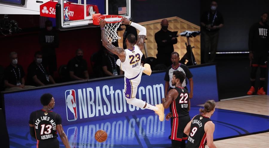 Las mejores jugadas de LeBron James junto a Los Angeles Lakers en los playoffs de la NBA