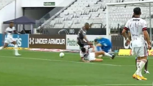 La precisa asistencia de Mauricio Isla en el contundente triunfo de Flamengo sobre Corinthians