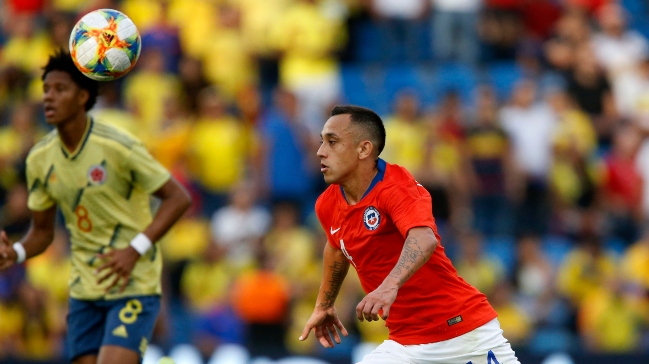 Fabián Orellana lidera exiguo listado de futbolistas que podrán votar en el extranjero