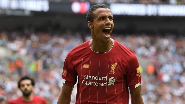 Joel Matip sufrió lesión y aumentó problemas defensivos de Liverpool