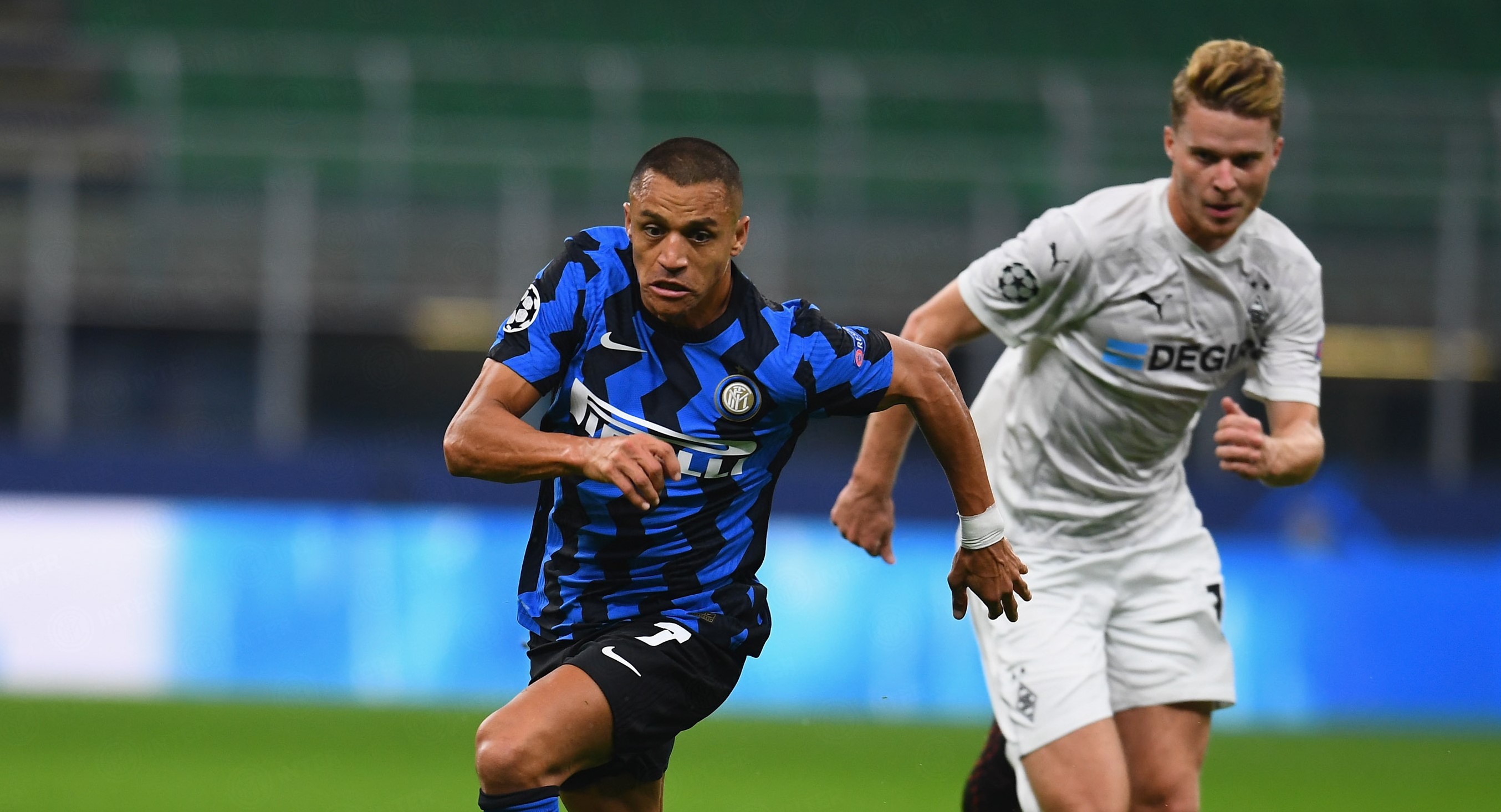 Inter de Milán informó que Alexis Sánchez salió lesionado en el duelo ante B. Monchengladbach