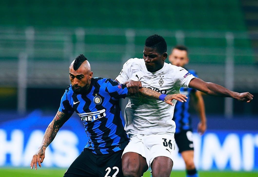 Prensa italiana criticó error de Vidal por penal que perjudicó a Inter en la Champions