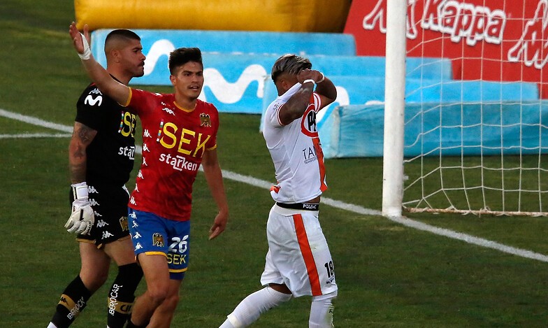 Juan Carlos Gaete se llenó de críticas tras errar increíble gol ante Unión Española