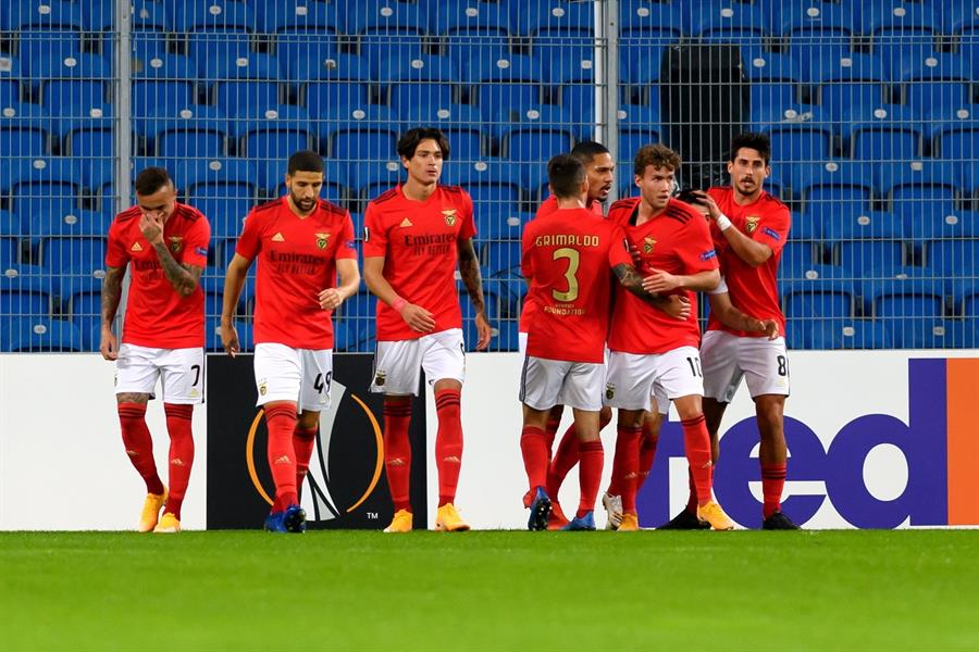 Benfica venció a Lech en un partidazo por la Europa League