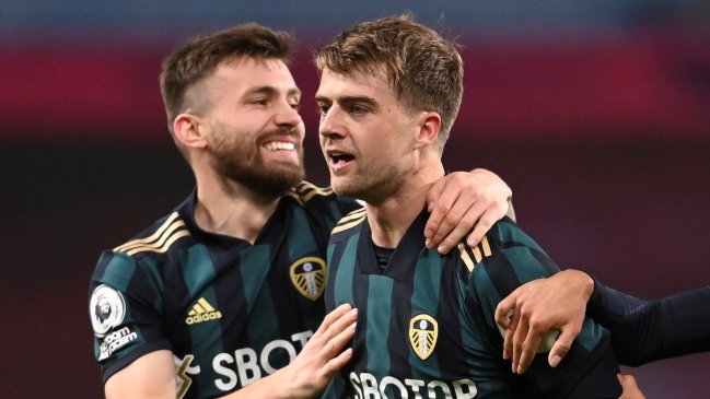 Leeds United venció a Aston Villa al ritmo de Patrick Bamford