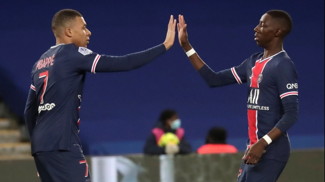 Kylian Mbappé y Moise Kean dejaron a París Saint-Germain como líder de la liga francesa