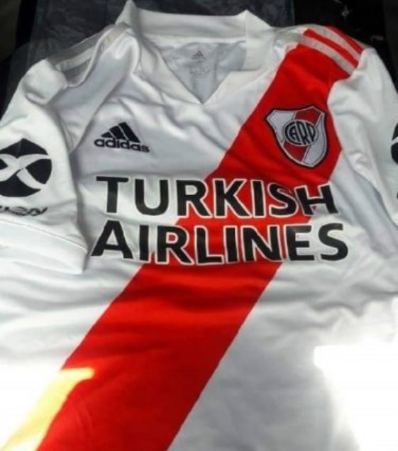 Imágenes de la posible nueva camiseta de River Plate molestaron a sus hinchas