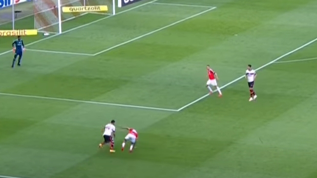 El error de Mauricio Isla que permitió la apertura del marcador en el empate de Inter con Flamengo