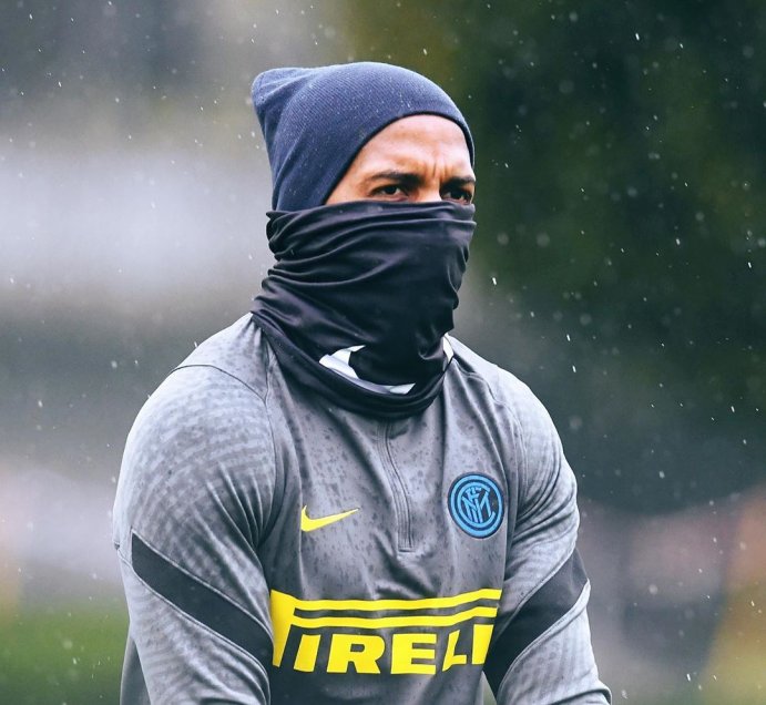 Inter entrenó con Vidal a la cabeza y los retornados Hakimi y Young para la Champions