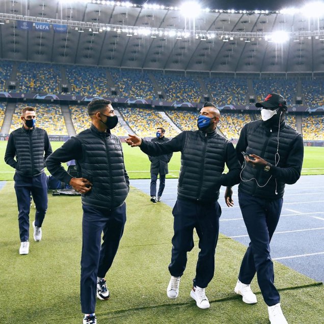 Con Vidal y sin Alexis: Inter de Milán arribó a Ucrania para el duelo con Shakhtar