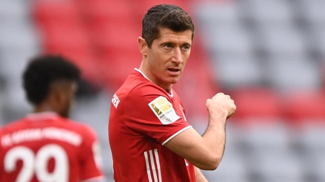 Ex agente de Lewandowski fue arrestado por extorsionar al delantero