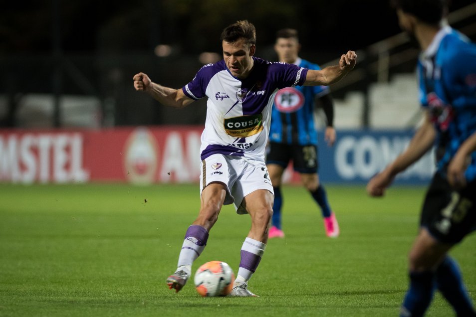 Huachipato se estrelló ante Fénix y quedó comprometido en la Copa Sudamericana