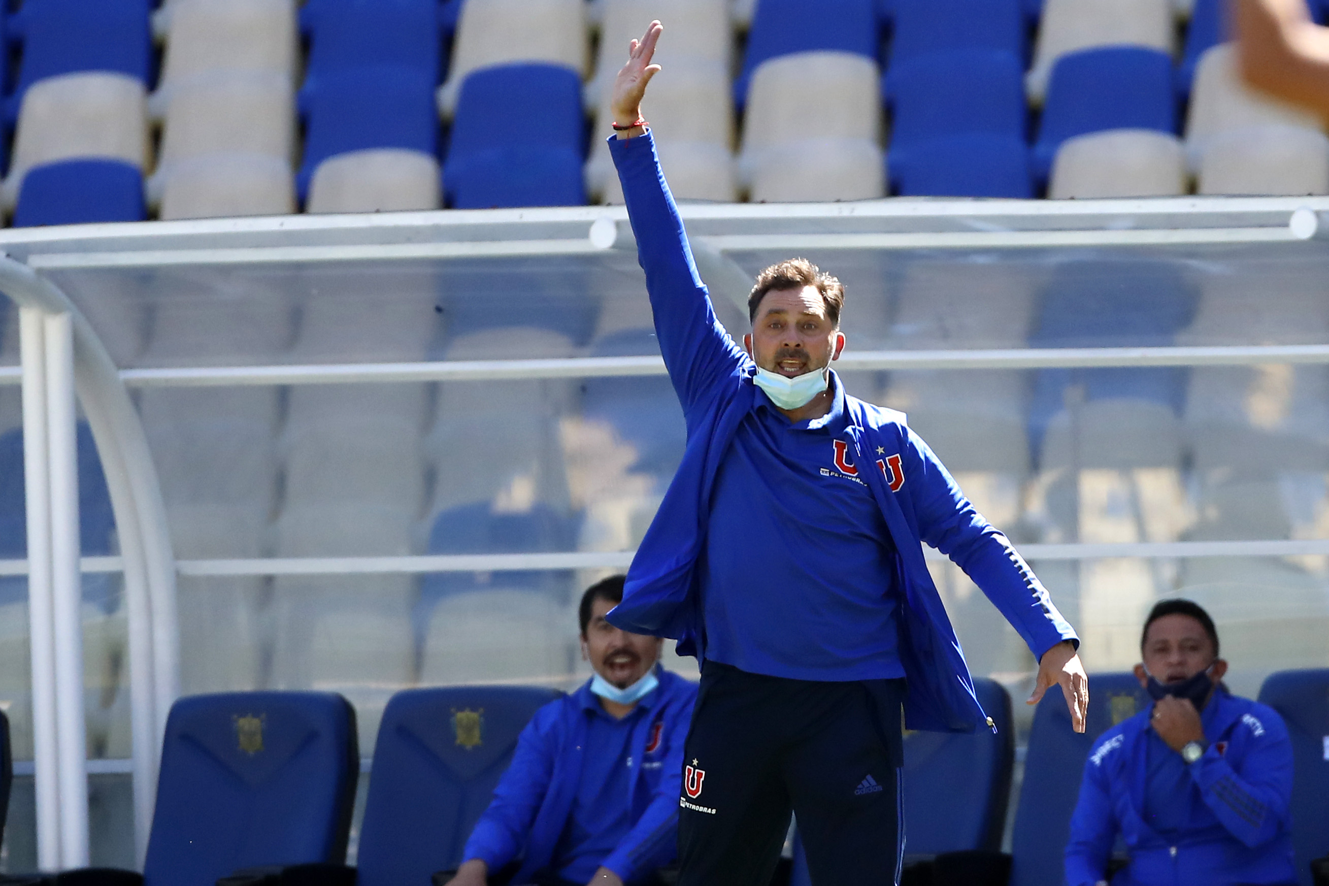 #FueraCaputto: Hinchas de la U manifestaron su furia y exigieron salida del DT tras caer en Collao