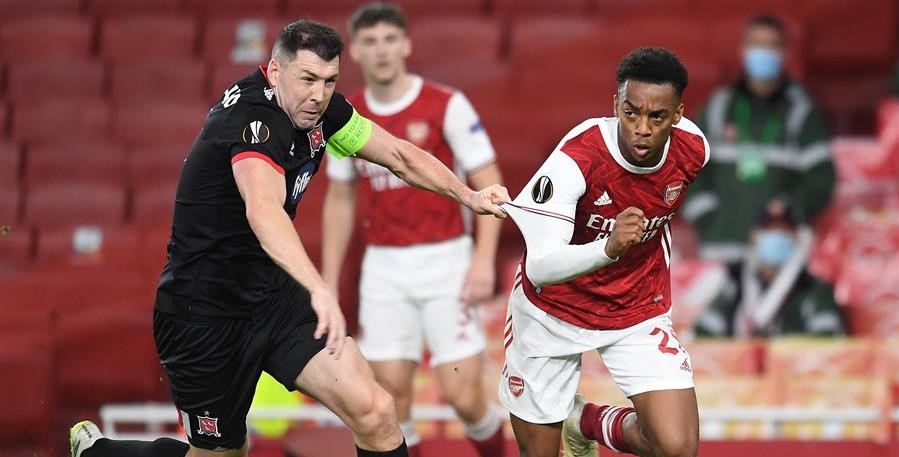 Arsenal doblegó a Dundalk en Londres y marcha con campaña perfecta en la Europa League