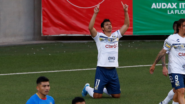 Walter González se impuso a la defensa de Audax y emparejó el marcador a favor de Everton