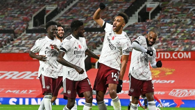 Arsenal batió a Manchester United en Old Trafford y lo dejó rezagado en la tabla en Inglaterra