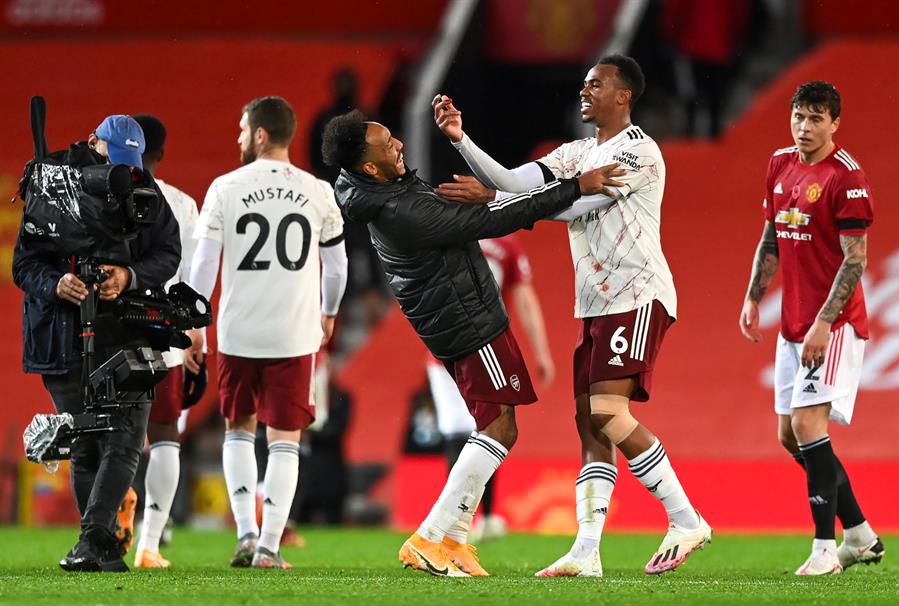 Arsenal sumó un importante triunfo contra el United y se acercó a los puestos de privilegio