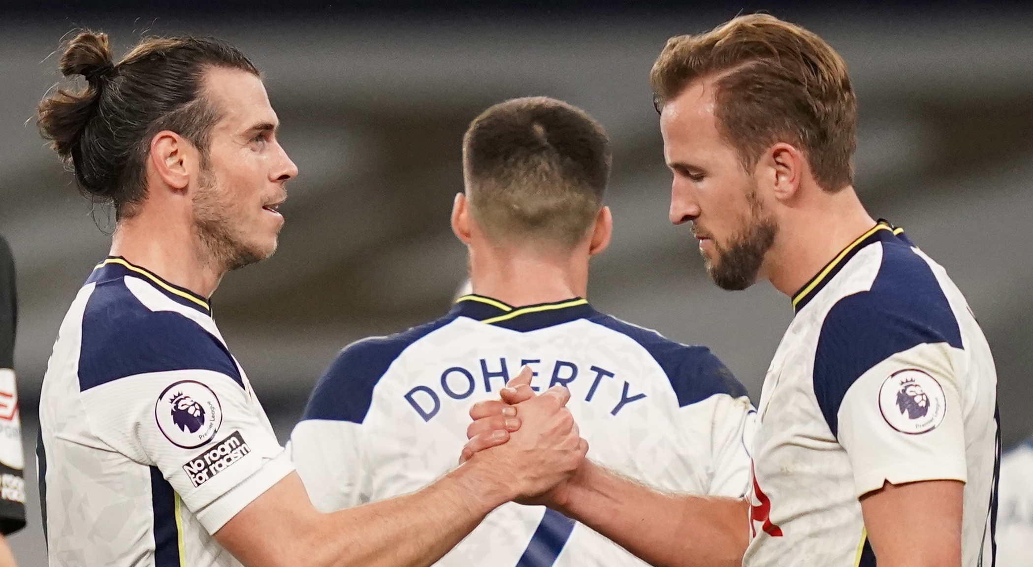 Gareth Bale le dio el triunfo a Tottenham con golazo de cabeza a Brighton en la Premier