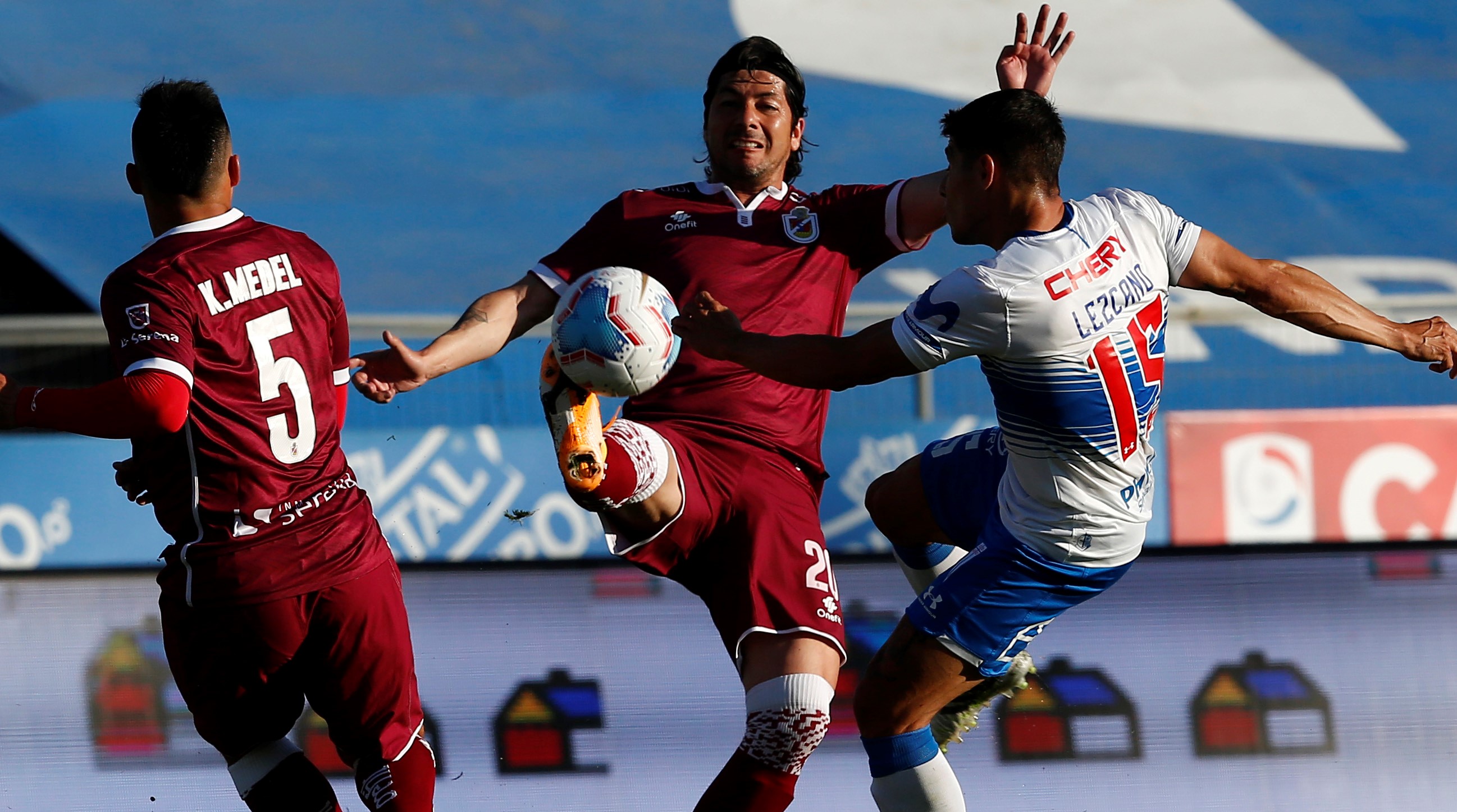 Jaime Valdés salió lesionado en el duelo entre La Serena y Universidad Católic