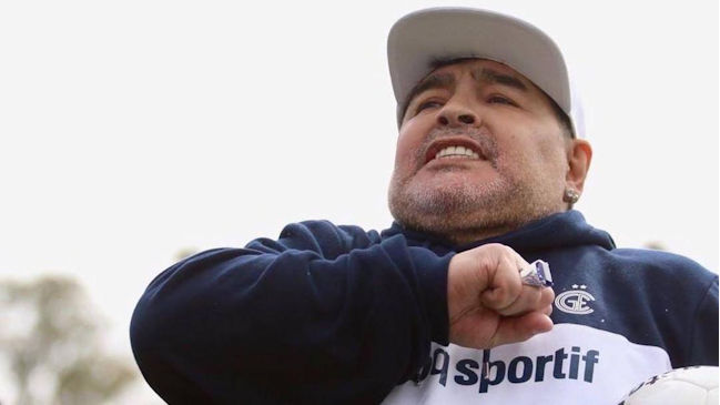 Diego Maradona fue internado por precaución en una clínica de La Plata