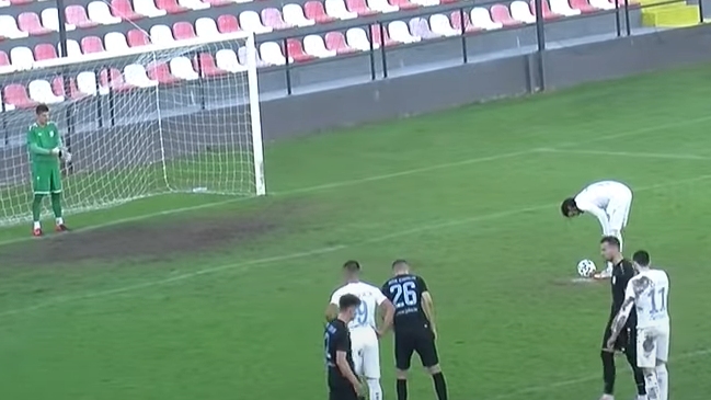 Jugador ejecutó un penal que dejó muy desconcertado al arquero rival