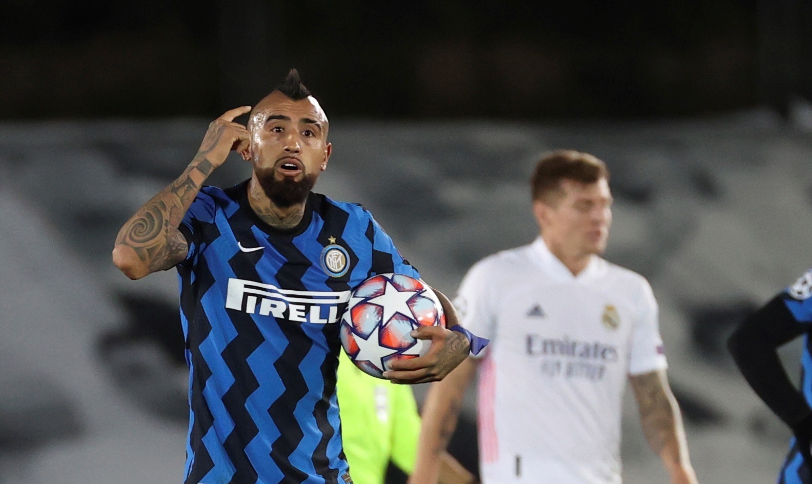 Inter de Milán se complicó en la Champions tras sufrir dolorosa caída ante Real Madrid