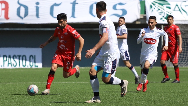 Ñublense goleó a Melipilla y afianzó su liderato en la Primera B
