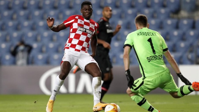 Se llevó a toda la defensa: El golazo de Acolatse en caída de Hapoel Be’er Sheva ante Leverkusen