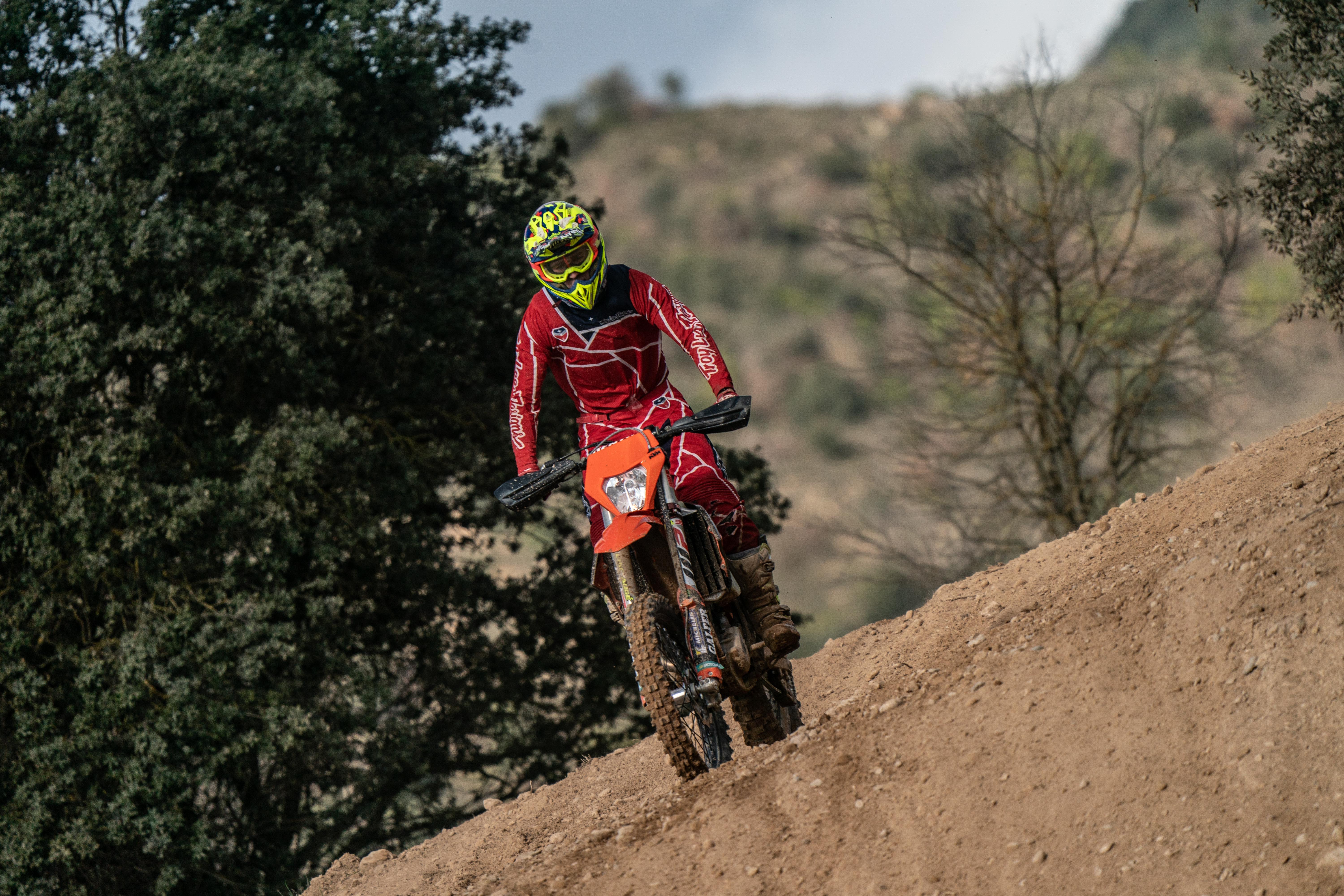 Matteo de Gavardo sigue creciendo en Mundial de Moto Enduro en Portugal