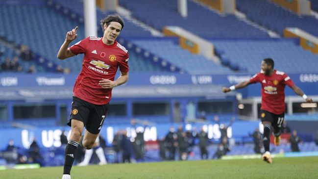 Edinson Cavani marcó su primer gol como jugador de Manchester United en el triunfo sobre Everton