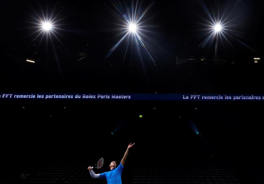 Daniil Medvedev superó a Milos Raonic para avanzar a la final en París