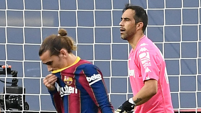 Claudio Bravo tapó un penal pero fue insuficiente en derrota de Betis ante Barcelona