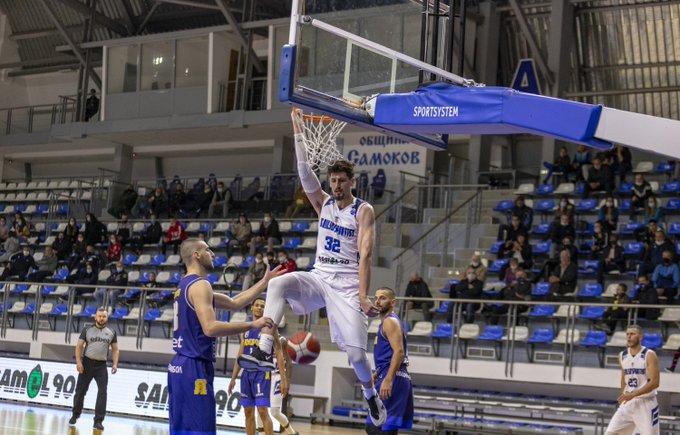 Nicolás Carvacho otra vez fue figura en triunfo de Rilski Sportist en Bulgaria