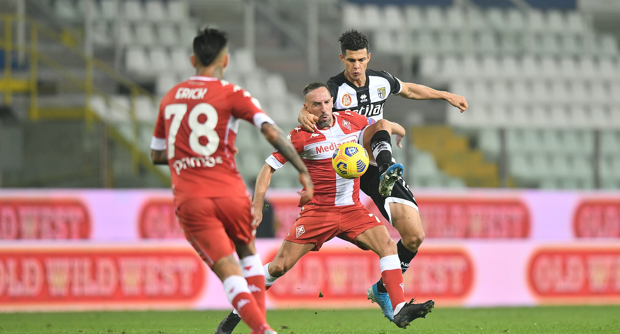 Erick Pulgar jugó todo el partido en pálida igualdad de Fiorentina ante Parma