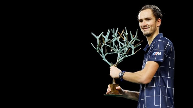 Daniil Medvedev se quedó con el título en París y pasará a Federer en el ranking