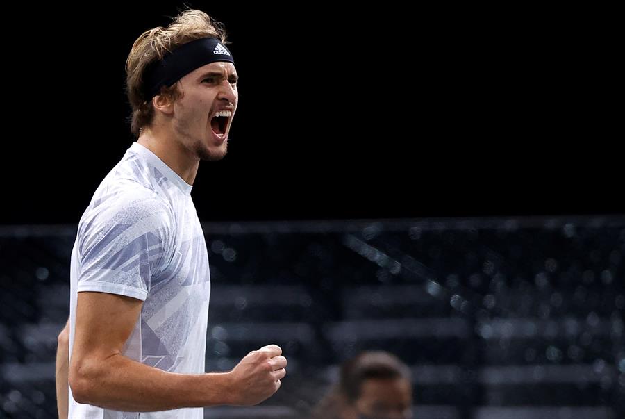 Los festejos de Daniil Medvedev luego de conquistar el Masters 1.000 de París