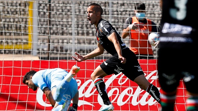 Agustín Farías abrió la cuenta para Palestino ante la UC con un polémico penal cobrado por el VAR