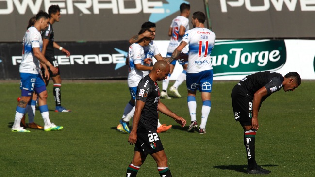Universidad Católica se adelantó contra Palestino con un desafortunado autogol de Sergio Felipe