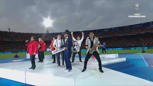 Se cumple un año de la pintoresca presentación de Los Palmeras en la final de Copa Sudamericana