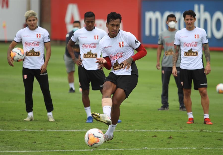 La selección peruana entrenó este martes con plantel completo de cara al partido con Chile