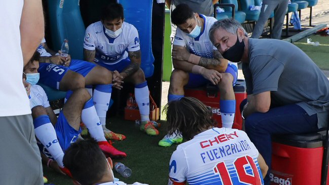 Conmebol castigó con millonaria multa a Universidad Católica y a Ariel Holan