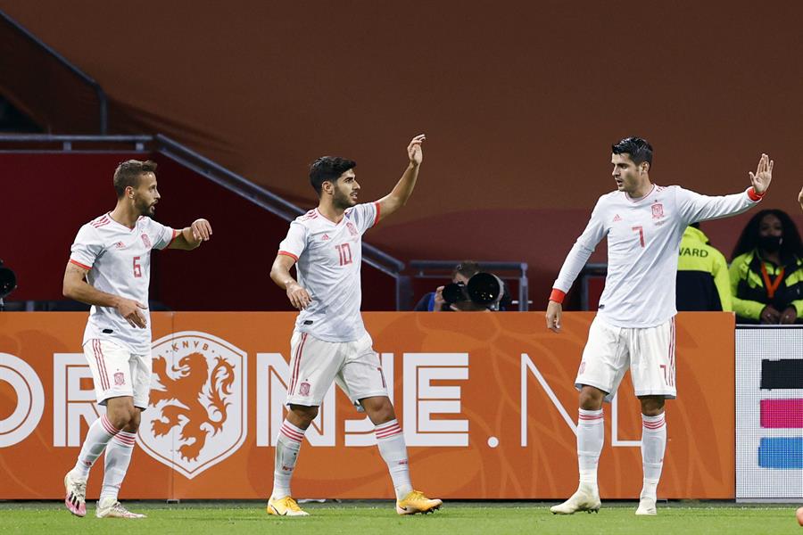 Los golazos de Sergio Canales y Donny van de Beek en el empate entre Holanda y España