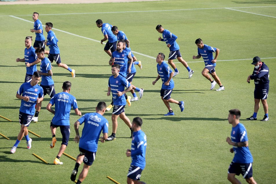 ¡Con plantel completo! La última práctica de La Roja antes del duelo con Perú
