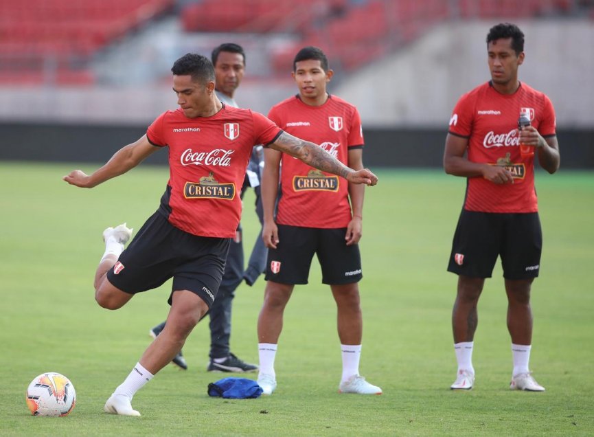 La selección peruana preparó su duelo ante la Roja en el Estadio Nacional