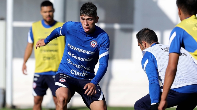 La gente lo pidió: Hinchas de la Roja convirtieron en tendencia a Carlos Palacios