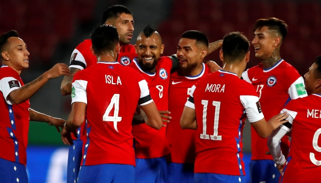 La Roja contó con un enorme Arturo Vidal para tumbar a Perú y lograr primer triunfo en Clasificatorias