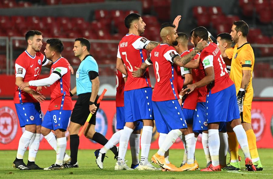 Resumen: Chile celebró ante Perú y Brasil lidera con campaña perfecta las Clasificatorias