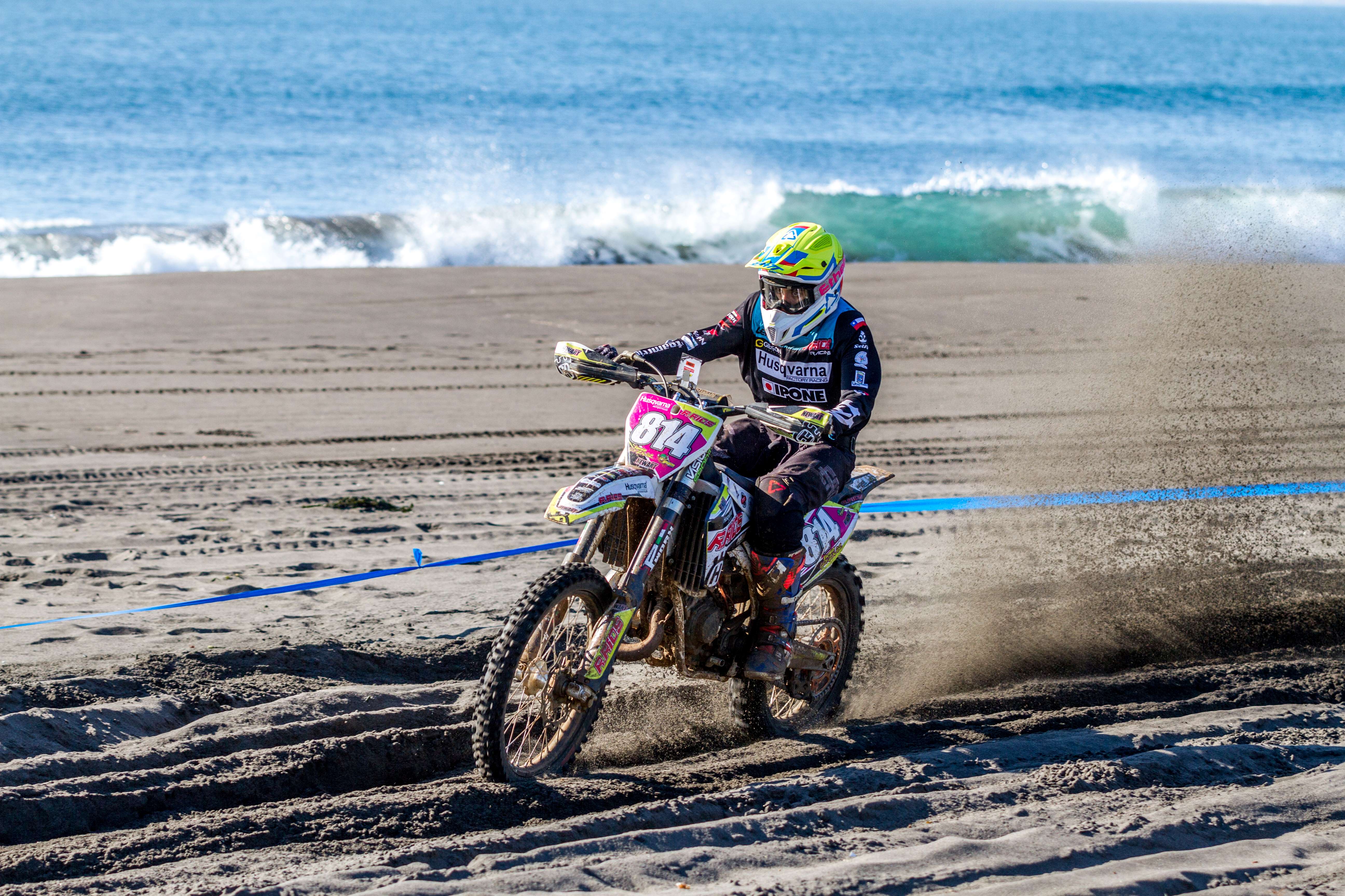 Tania González logró terminar la primera etapa del Mundial de Moto Enduro en Portugal